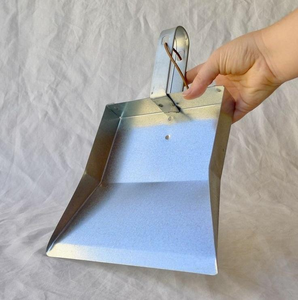 ที่โกยผงโลหะสำหรับงานหนักพร้อมด้ามไม้ทนทานเครื่องมือทำความสะอาดกันสนิมสำหรับบ้านสวนอุตสาหกรรมการประชุมเชิงปฏิบัติการและสำนักงาน - Product Image 4