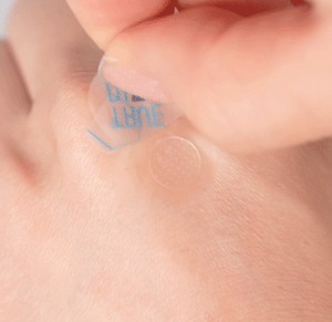 ไมโครดาร์ท 6 แผ่น พร้อมแม่พิมพ์ EZ Touch สำหรับรักษาสิวและรอยดำ - แผ่นแปะไมโครดาร์ท ผลิตในเกาหลี OEM/ODM - Product Image 4