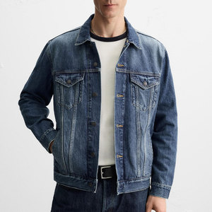 Chaqueta de mezclilla de lavado claro para hombre con acabado suave y corte clásico, perfecta para primavera y otoño. - Product Image 3