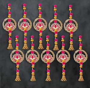 Adorno Festivo para Puerta Lotus: Campana Dorada, Pompones y Latkan para Diwali, Bodas y Decoración del Hogar - Product Image 1