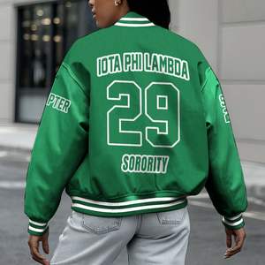 Chaqueta Universitaria Personalizada Iota Phi Lambda para Mujer, Color Verde Esmeralda, con Letras, Escudo, Número y Año, Chaqueta Bomber de la Hermandad - Product Image 2