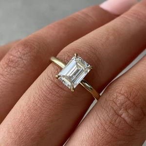 Bague de fiançailles et de mariage en or jaune 14 carats avec diamant de laboratoire taille émeraude 3 carats, certifié IGI, luxe, pour soirée - Product Image 2