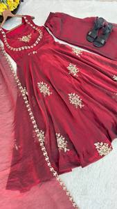 ชุดเดรส Anarkali ผ้าซาติน Fendy พรีเมียม พร้อมงานปักเลื่อมและงานปักดิ้นทอง พร้อมผ้าคลุมไหล่และกางเกง Palazzo - Product Image 6