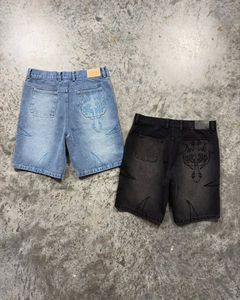 กางเกงยีนส์ขาสั้นผู้ชายสไตล์วินเทจ แต่งลายปักแบบดิสเทรส ฟอกสีซีดแบบซันเฟด ความยาวระดับเข่า ลุคสตรีทแฟชั่น แต่งแอพพลิเค่สุดเท่ - Product Image 2