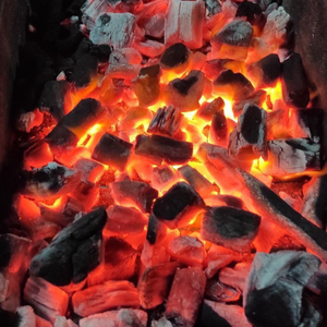 Vente de charbon de bois Halaban 100% pour barbecue (BBQ) avec structure solide et de bonne qualité - Product Image 1