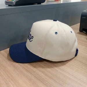 Casquette de baseball personnalisée à 5 panneaux pour mariage, broderie plate, fermeture snapback, fabricant OEM ODM, vente en gros, faible MOQ - Product Image 3