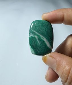 Cabochon carré en jade vert naturel poli, pierre précieuse lâche à changement de couleur pour la fabrication de bijoux - Product Image 1