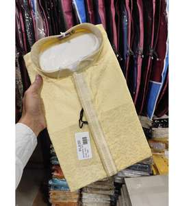 Kurta en soie jacquard douce pour hommes, conçu avec une tissure classique pour les occasions festives, les événements culturels et un style traditionnel raffiné. - Product Image 5