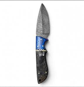 Herramienta de campo multiusos de acero de Damasco trenzado hecho a mano con mango híbrido de resina azul y cuerno negro - Product Image 2