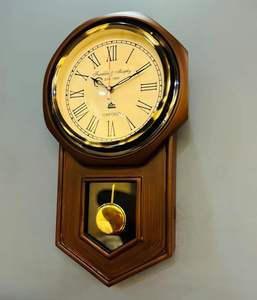 Horloge murale pendule en bois avec chiffres romains avec affichage d'aiguille de carillon pour décorations de maison de salon ou cadeaux de bureau - Product Image 1