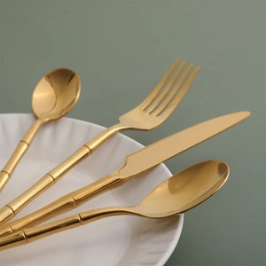 Juego de Cubiertos Dorados con Mangos Grises, Aptos para Lavavajillas, de Acero Inoxidable, para Eventos y Bodas - Product Image 3