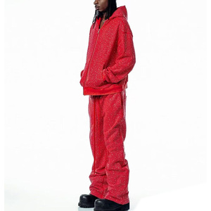 ชุดเซ็ตเสื้อฮู้ดพิมพ์ลายคริสตัลสีแดง 2 ชิ้น กางเกงขายาวทรงหลวมสไตล์สตรีทแวร์สำหรับผู้ชาย มีเชือกผูกเอวและซิป - Product Image 4