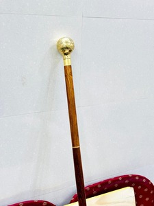 Canne de marche vintage en bois avec globe terrestre en laiton massif poli, pliable en 3 sections, à suspendre au mur, pour la Saint-Valentin et les remises de diplômes - Product Image 4
