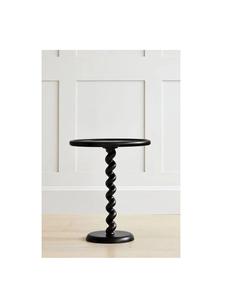 Mesa Auxiliar Metálica de Forma Lineal que Resalta la Geometría Limpia para una Composición Interior Organizada - Product Image 1