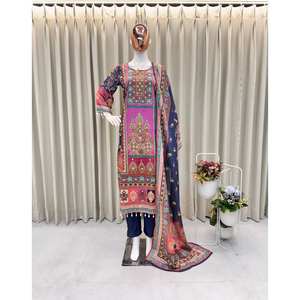 Hermoso Salwar Kameez de Algodón para Fiestas, Top y Pantalón con Dupatta - Product Image 5