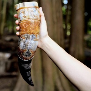 Corne à vin sculptée de style Viking, 100% écologique, faite à la main, de haute qualité, polie, très tendance, style européen - Product Image 1