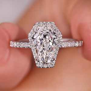 Anillo de Halo con Diamantes y Moissanita en Forma de Ataúd para Mujer, Plata 925 Original, Regalo Personalizado con Anillo de Diamantes de Corte Antiguo - Product Image 1