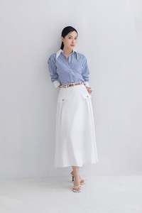 Chemisier ample en popeline de soie pour femme, à manches longues, boutonné, uni, élégant, minimaliste, écologique, idéal pour le bureau ou les occasions décontractées, collection Printemps - Product Image 3
