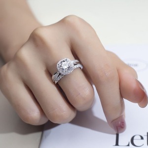 Anillo de Diamantes Minimalista de Plata de Ley 925 en Oferta, para Uso Diario y Joyería Apilable, Disponible para Exportación - Product Image 3