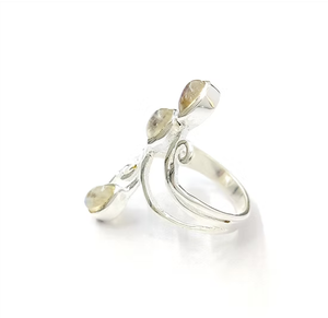 Anillo Delicado de Piedra Lunar Arcoíris, Plata Sólida 925, Diseño Simple de Tres Piedras con Banda Envolvente, Joyería Moderna - Product Image 2