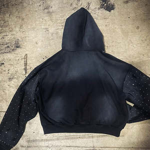 Sudadera con Capucha Personalizada de Gran Tamaño con Pedrería, Bordado Desgastado, Estilo Urbano - Product Image 2
