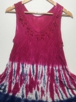 Tunique bohème sans manches pour femme, rouge foncé, tie-dye, avec col rond |   Robe décontractée tendance à coupe ample et évasée pour l'été