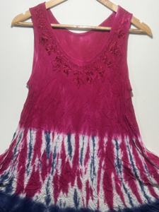 Túnica Boho sin Mangas para Mujer, Color Rojo Oscuro, con Estampado Tie-Dye y Cuello Redondo |   Vestido Casual Holgado de Verano con Corte Evase a la Moda - Product Image 4