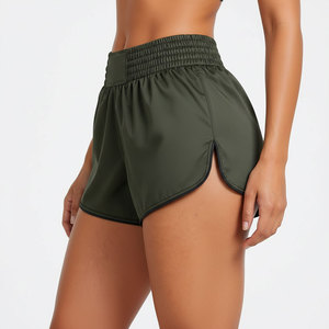 Shorts de sport pour femmes en satin, taille élastique large, passepoil contrastant, fabrication OEM personnalisée, vêtements de sport en gros - Product Image 3