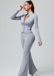 Ensemble de survêtement évasé personnalisé pour femme, taille haute, tenue de sport deux pièces, fabricant de vêtements de fitness - Product Image 2