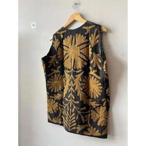 Chaleco sin Mangas de Terciopelo Negro con Bordado Suzani, Estilo Étnico Uzbeko Vintage, de Alta Calidad, Regalo para Mujer - Product Image 2