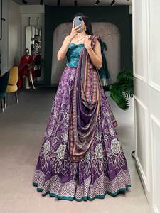 Un magnifique Lehenga Choli en soie Vaishali imprimé et réversible pour les mariages et les fêtes de Diwali, à porter toute l'année - Product Image 4