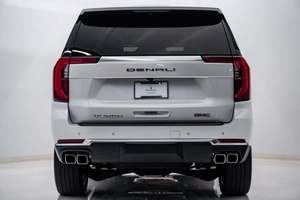 Listo para Enviar: GMC Yukon Denali 4WD 2025, Usado, Título Limpio, Garantía de 3 Años - Product Image 2
