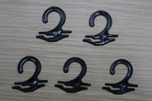 Présentoir de vente au détail innovant Kim Vu Minh écologique et peu encombrant avec crochets et cintres en plastique PP fabriqués au Vietnam - Product Image 4