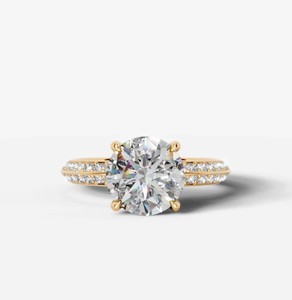 Anillo de Moissanita de Corte Redondo, Plata de Ley 925, Chapado en Oro Amarillo, Elegante y Lujoso Anillo de Compromiso, Boda, Promesa para Ella - Product Image 1