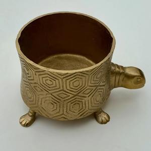 Maceta de oro grabada con forma de tortuga única para decoración del hogar, uso en mesa auxiliar de jardín y decoración linda para habitación infantil, procedente de la India. - Product Image 6