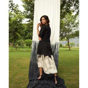 Robe longue décontractée et élégante pour femme, col en V, manches évasées, tie-dye dégradé, taille naturelle, idéale pour l'été - Product Image 4