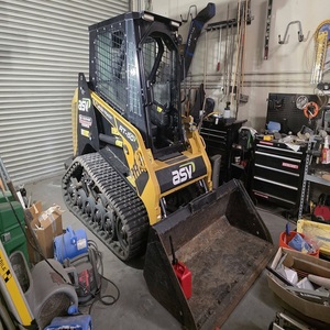 Chargeur Premium ASV RT 50 avec moteur puissant et option de livraison rapide, idéal pour les travaux de construction lourds et les professionnels. - Product Image 3