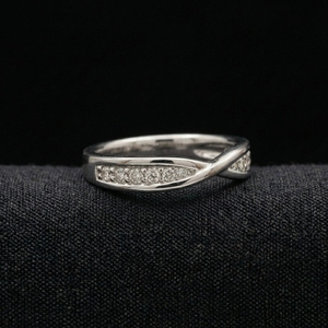 Anillo de Diamantes Cruzado de Lujo, Oro Sólido de 18K, Banda Cruzada, Anillo de Compromiso y Boda, Certificado IGI, Regalo Moderno y Elegante - Product Image 2