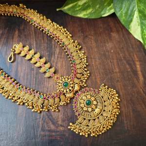 Cultural Collectible Women's Three Layer Maang Tikka Jewelry Set with Freshwater Pearl Gold Plated Alloy Wedding Occasion - Product Image 2