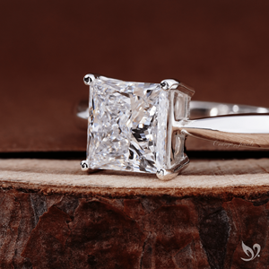 Anillo de compromiso audaz de oro blanco de 10 quilates con diamante solitario de 2 quilates, talla princesa, cultivado en laboratorio, con engaste de tallo pellizcado. - Product Image 2