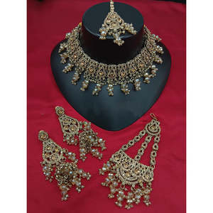 Collier ras-de-cou en or 18 carats plaqué or avec diamants et perles de quartz - pour les occasions de fête - Product Image 1