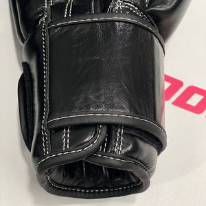 ถุงมือชกมวยไทย Fairtex One สีดำ รุ่นขายดีล่าสุด หนังแท้ สำหรับคิกบ็อกซิ่ง ฝึกซ้อม ต่อสู้ ออกกำลังกายในยิม - Product Image 4