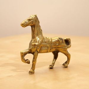 Statue de cheval décorative en laiton pour centre de table, idéale pour les réceptions de restaurant et la mise en scène élégante des tables d'événements - Product Image 5