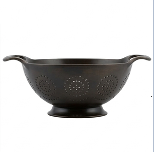 Passoire en métal noir faite à la main avec motif floral perforé et poignées latérales, passoire de qualité alimentaire - Product Image 2