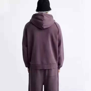 ชุดเซ็ตเสื้อฮู้ดดี้และกางเกงวอร์มทรงตรงสไตล์สตรีทแวร์แบบมีรอยขาด  สำหรับผู้ชาย  ทรงบ็อกซี่ฟิต  รับผลิตตามสั่งพร้อมปักโลโก้ขายส่ง - Product Image 6