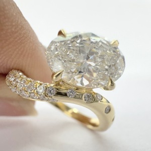 Anillo de compromiso de oro amarillo macizo de 14K con diamantes cultivados en laboratorio de 3.50 CTW con certificación IGI, corte East West Bypass Pav, para fiesta de bodas - Product Image 6