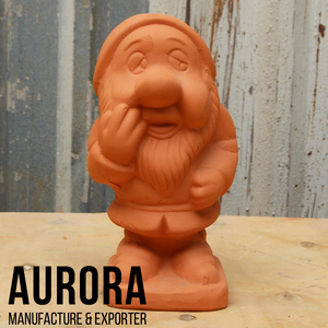 Statue de gnome décorative en terre cuite AURORA POTS, fabriquée au Vietnam, résistante aux intempéries, pour jardinières et plantes d'intérieur. - Product Image 3