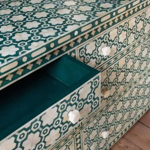 Mueble Artesanal con Incrustaciones de Hueso, Armario de Almacenamiento de Madera con Diseño de Mosaico Geométrico - Product Image 3