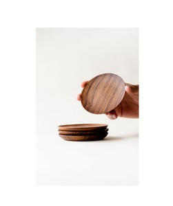 Ensemble de sous-verres en bois sur mesure, offrant une qualité artisanale supérieure pour le service des boissons, la protection de la table et un style élégant pour la maison - Product Image 3