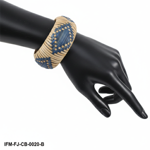 Brazalete Artesanal de Fibra Natural Azul Luna, Tejido con Palos de Caña en Forma de Rombo, Joyería Boho Sostenible - Product Image 6